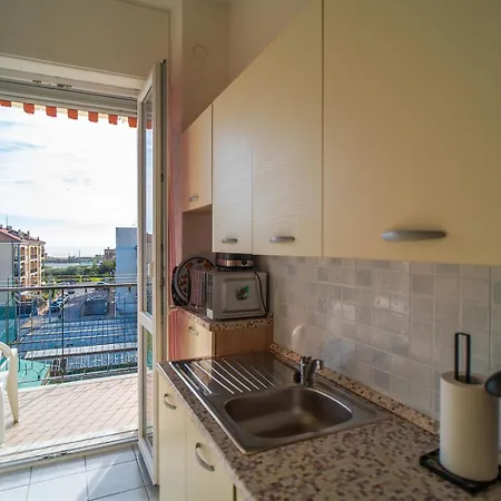 Gallinara A Due Passi Dal Mare Ad In Liguria אלבניה